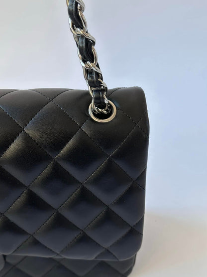 CHANEL Black Jumbo Doubleflap