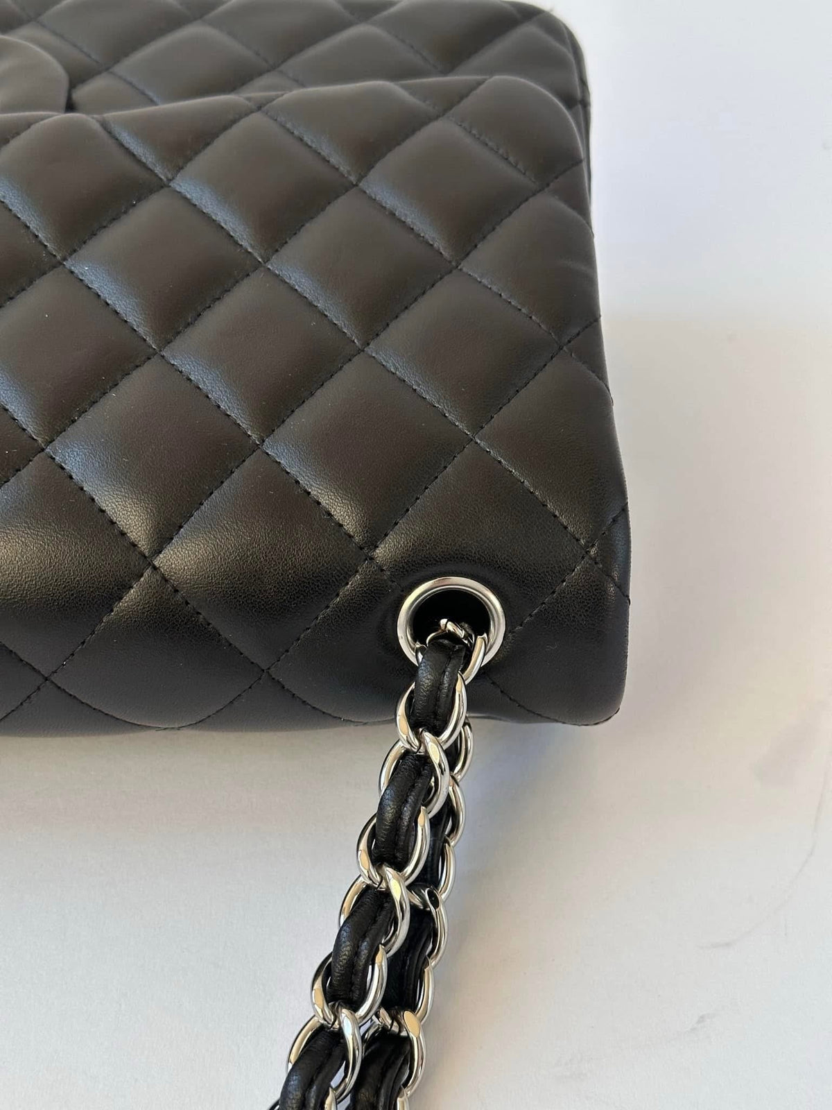 CHANEL Black Jumbo Doubleflap