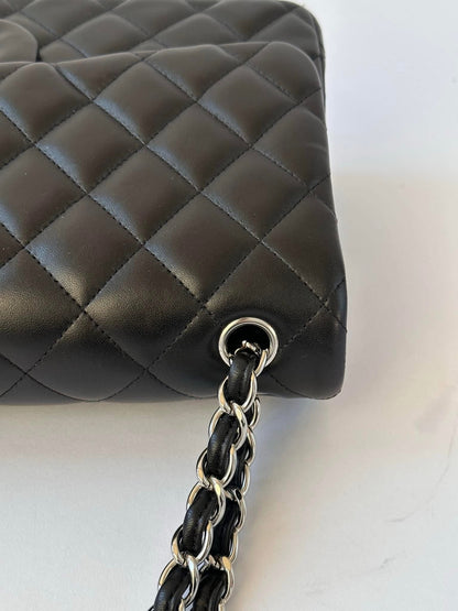 CHANEL Black Jumbo Doubleflap