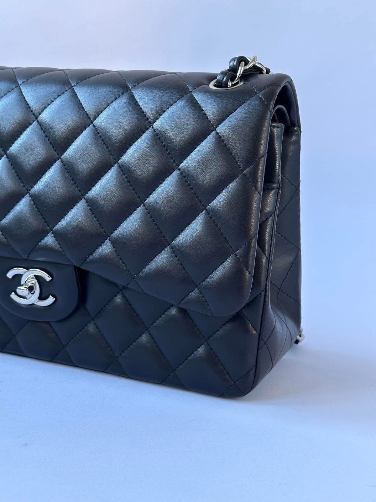 CHANEL Black Jumbo Doubleflap