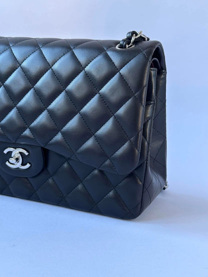 CHANEL Black Jumbo Doubleflap