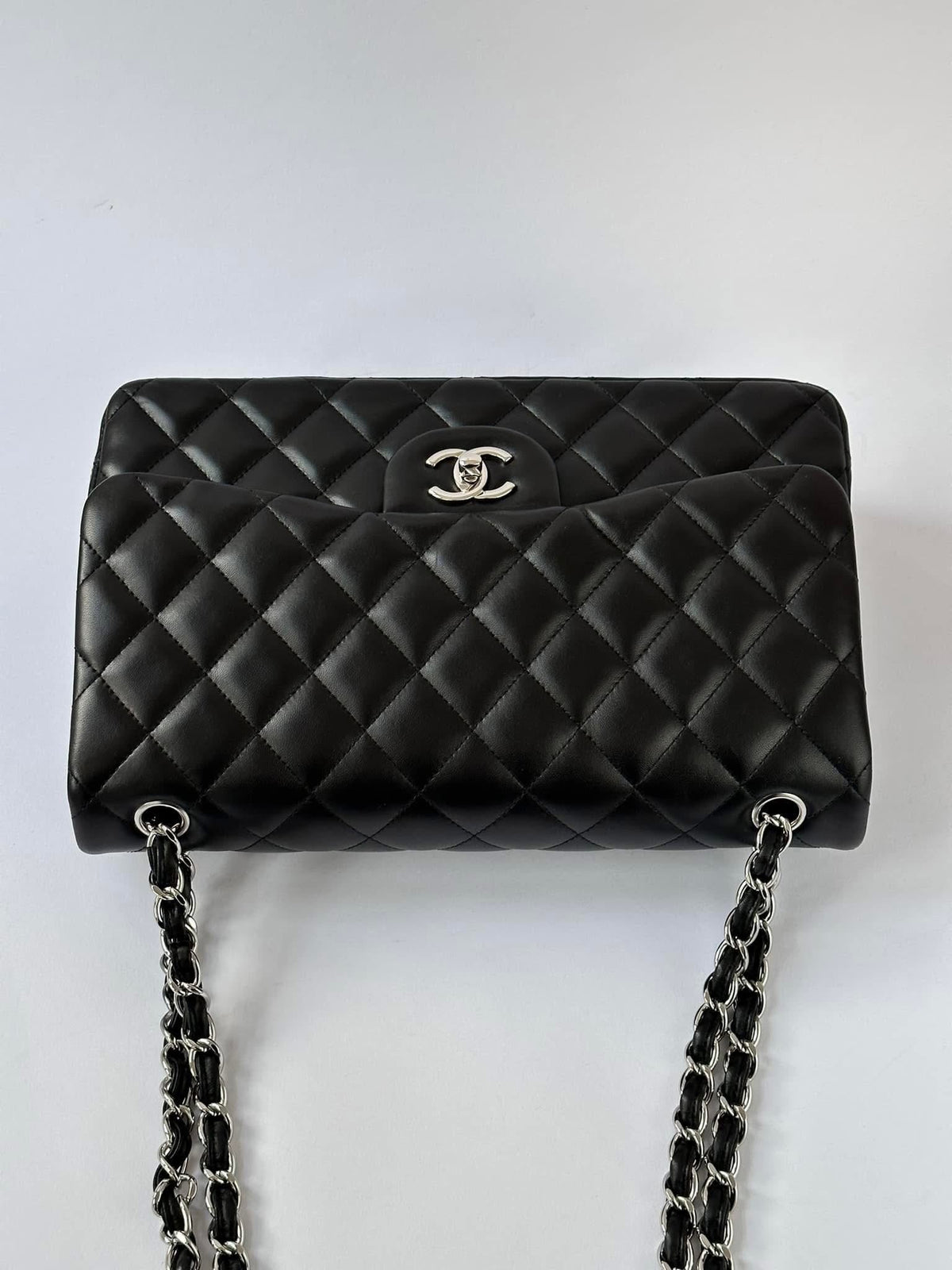 CHANEL Black Jumbo Doubleflap