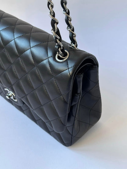 CHANEL Black Jumbo Doubleflap