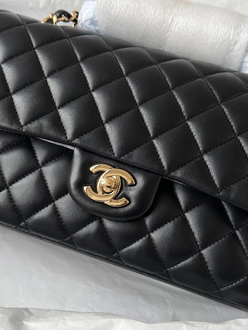 CHANEL Black Medium GHW