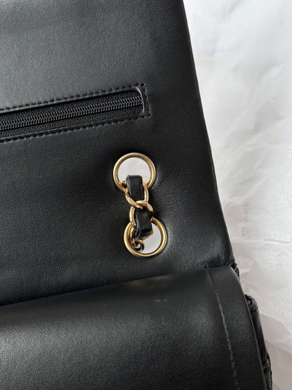 CHANEL Black Medium GHW