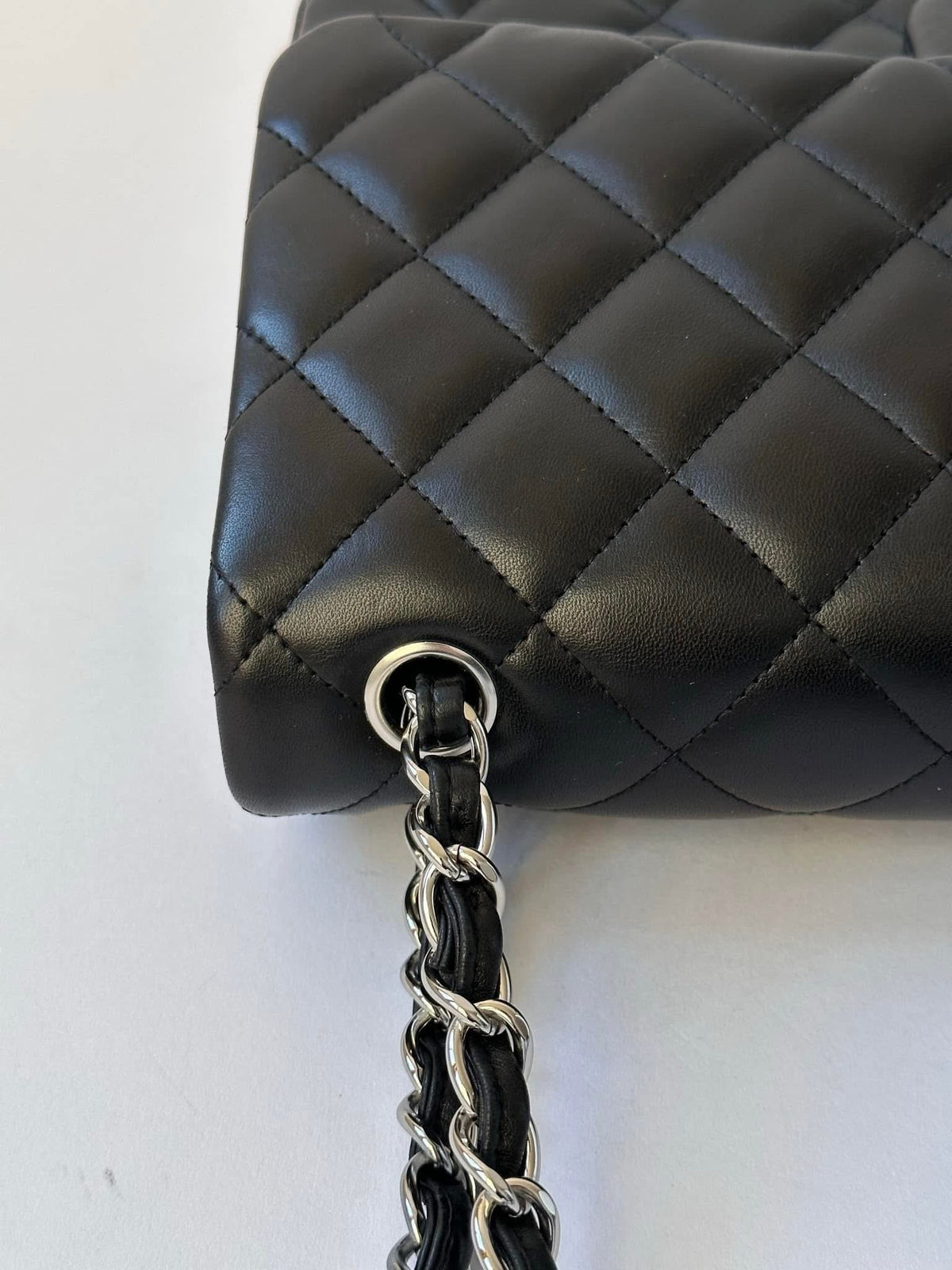 CHANEL Black Jumbo Doubleflap