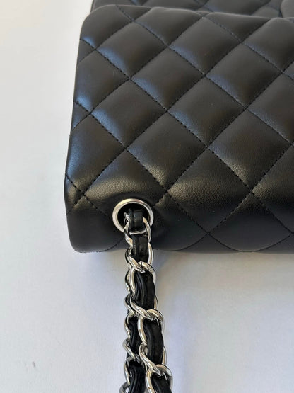 CHANEL Black Jumbo Doubleflap