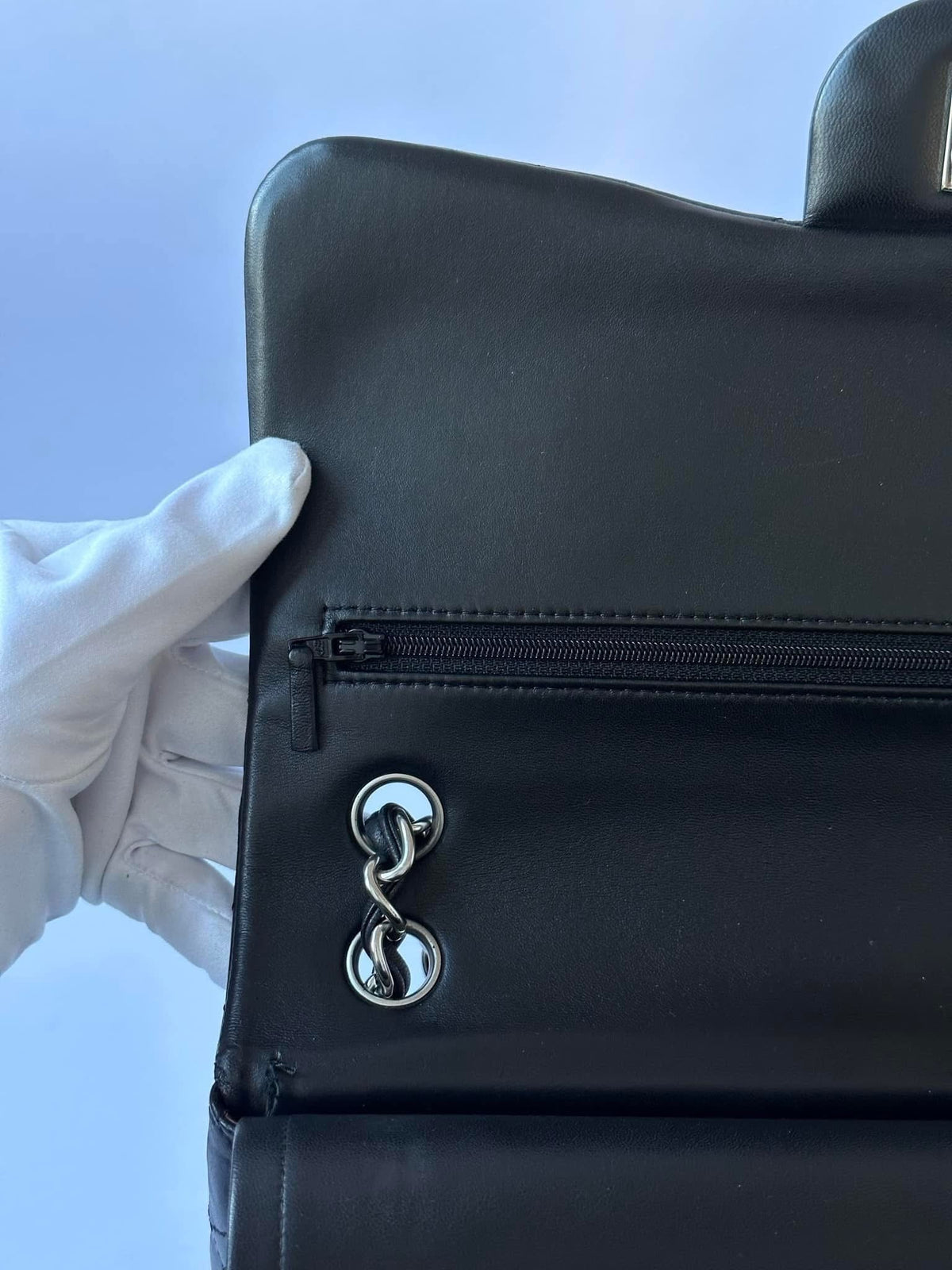 CHANEL Black Jumbo Doubleflap