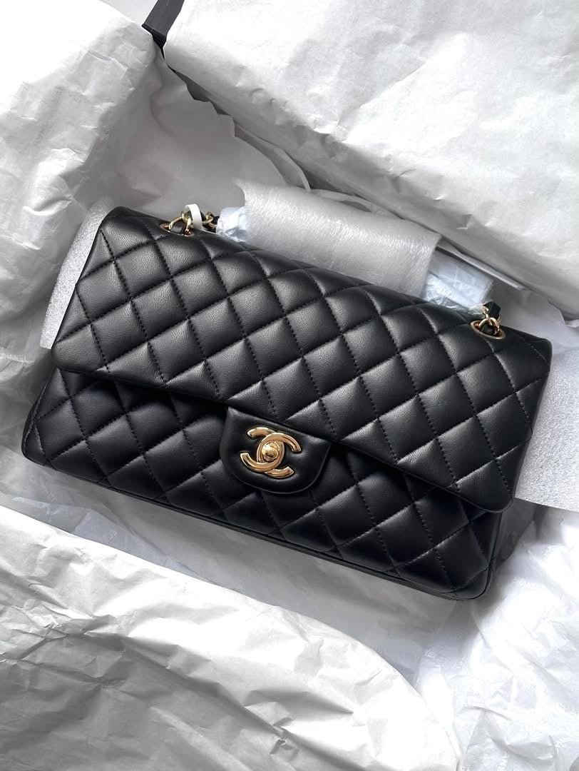 CHANEL Black Medium GHW
