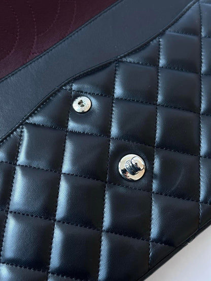 CHANEL Black Jumbo Doubleflap