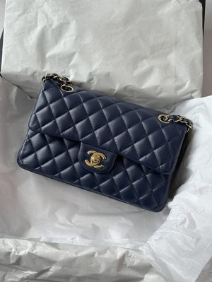 CHANEL Blue Classic Medium