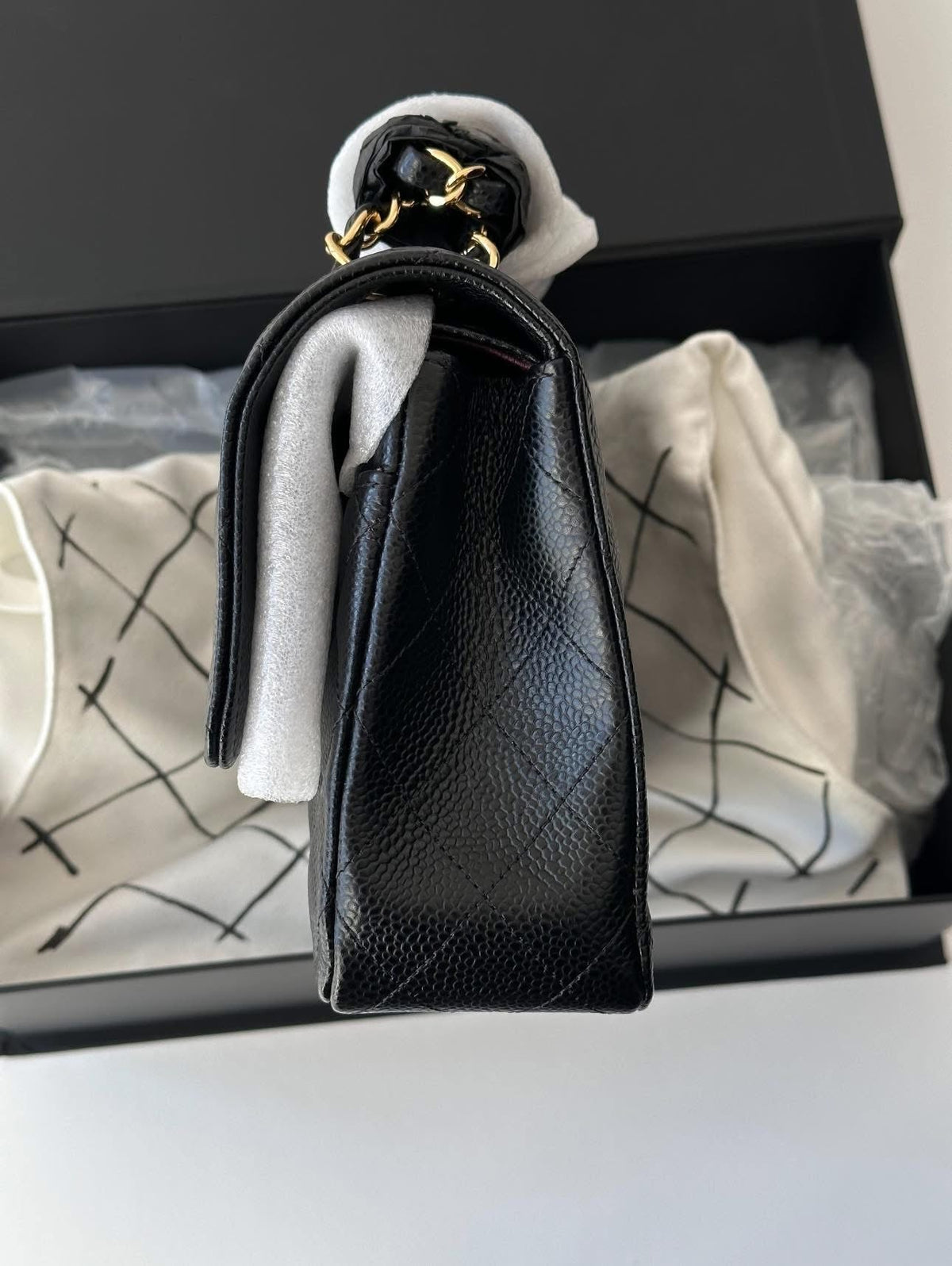 CHANEL Black Classic Medium GHW