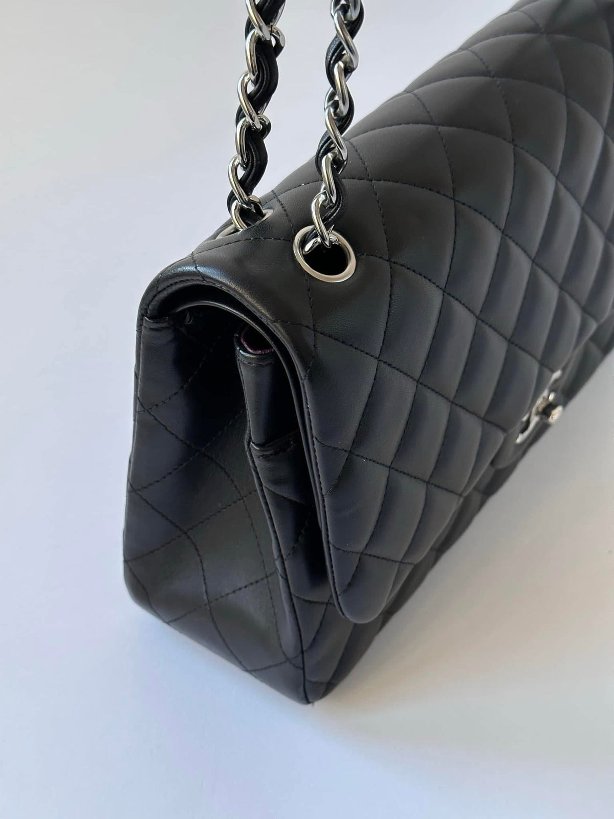 CHANEL Black Jumbo Doubleflap