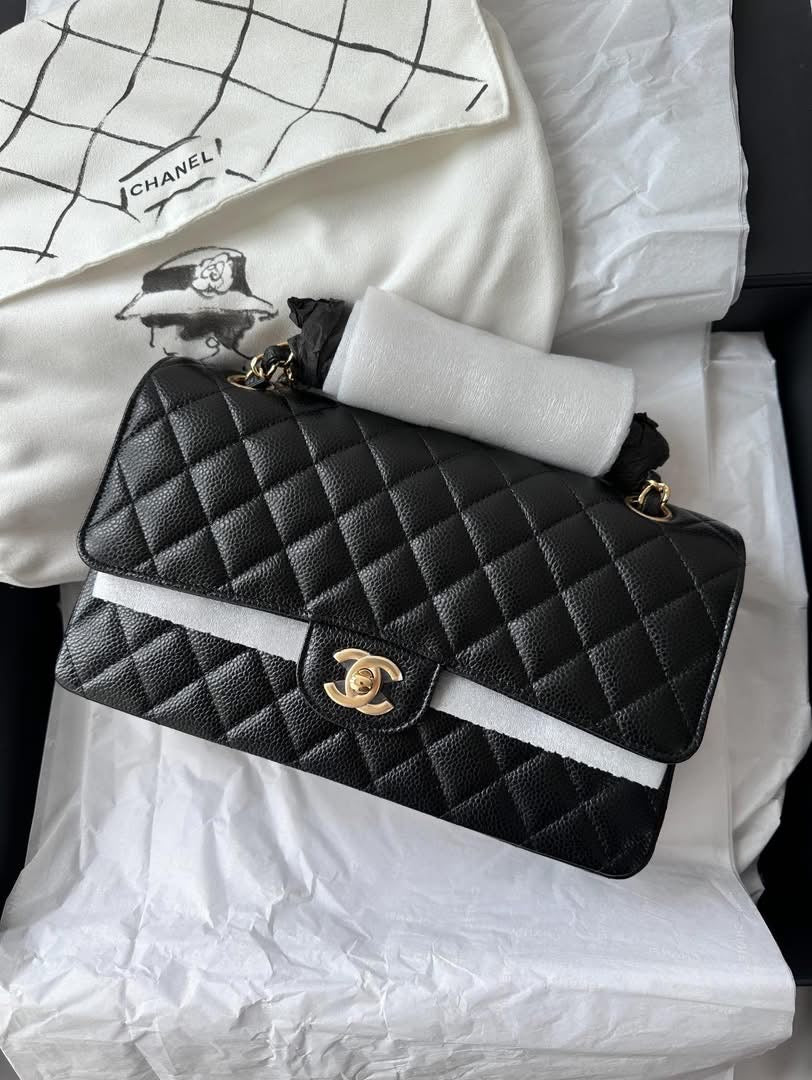 CHANEL Black Classic Medium GHW