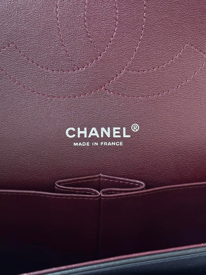 CHANEL Black Jumbo Doubleflap