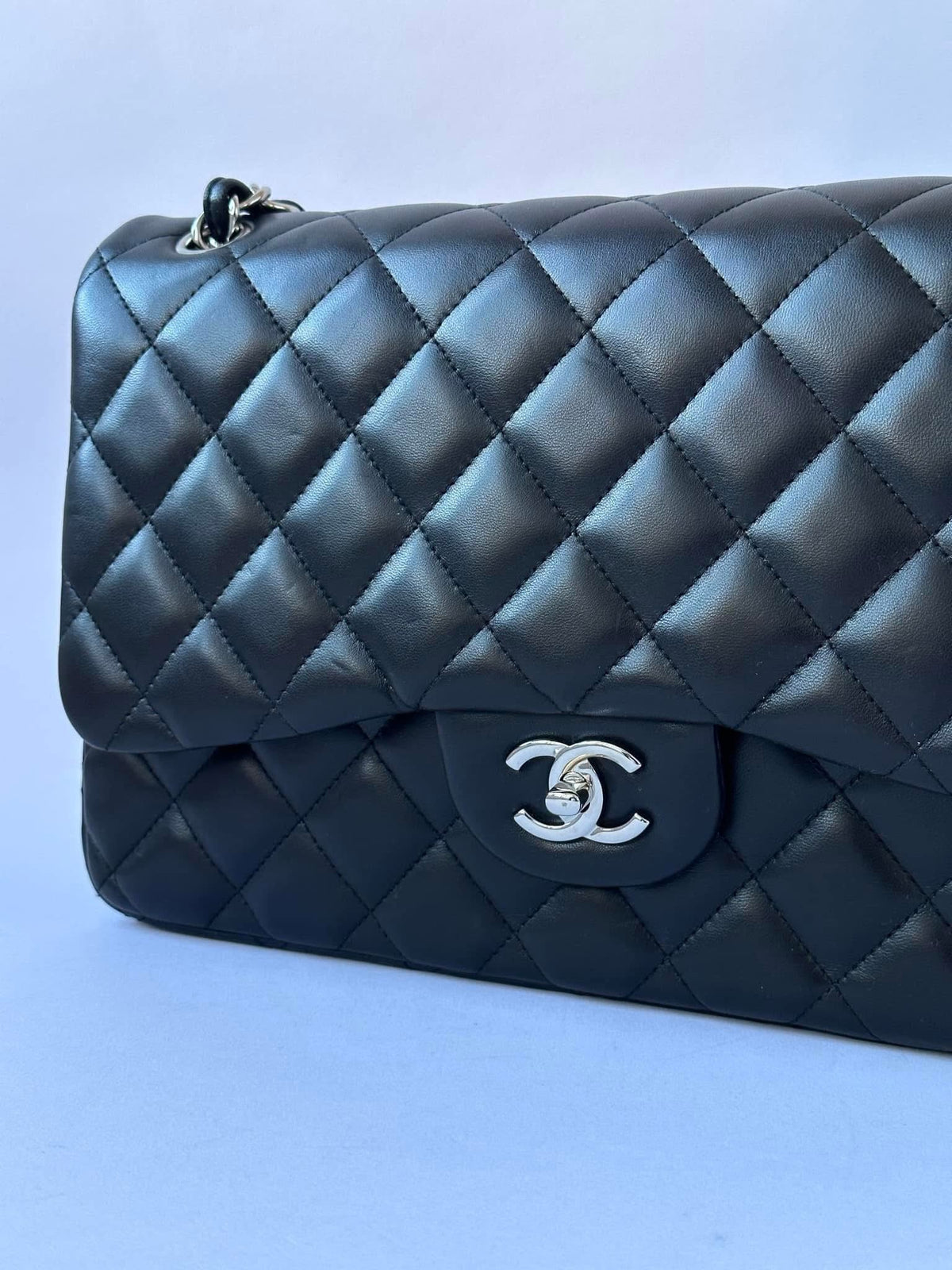 CHANEL Black Jumbo Doubleflap
