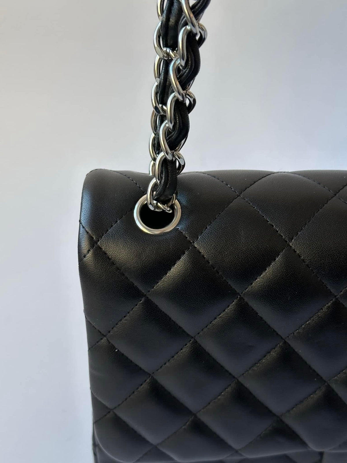CHANEL Black Jumbo Doubleflap