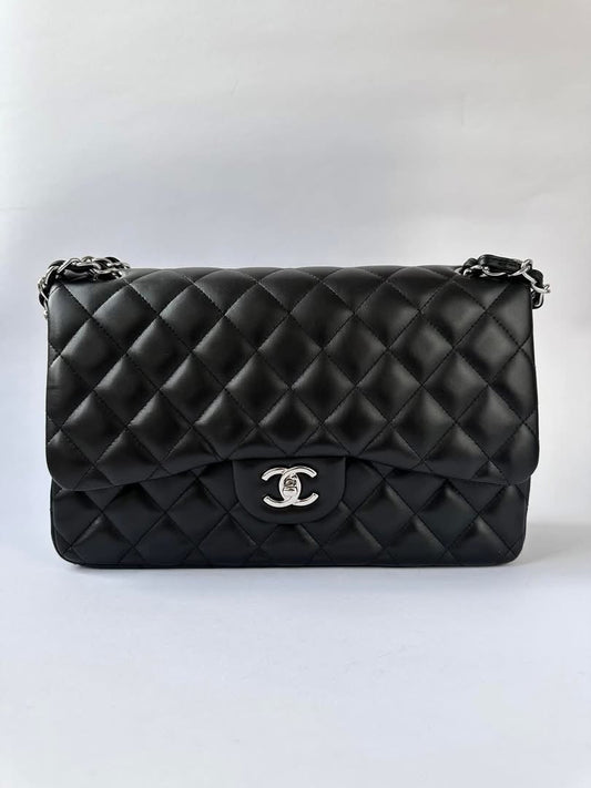 CHANEL Black Jumbo Doubleflap
