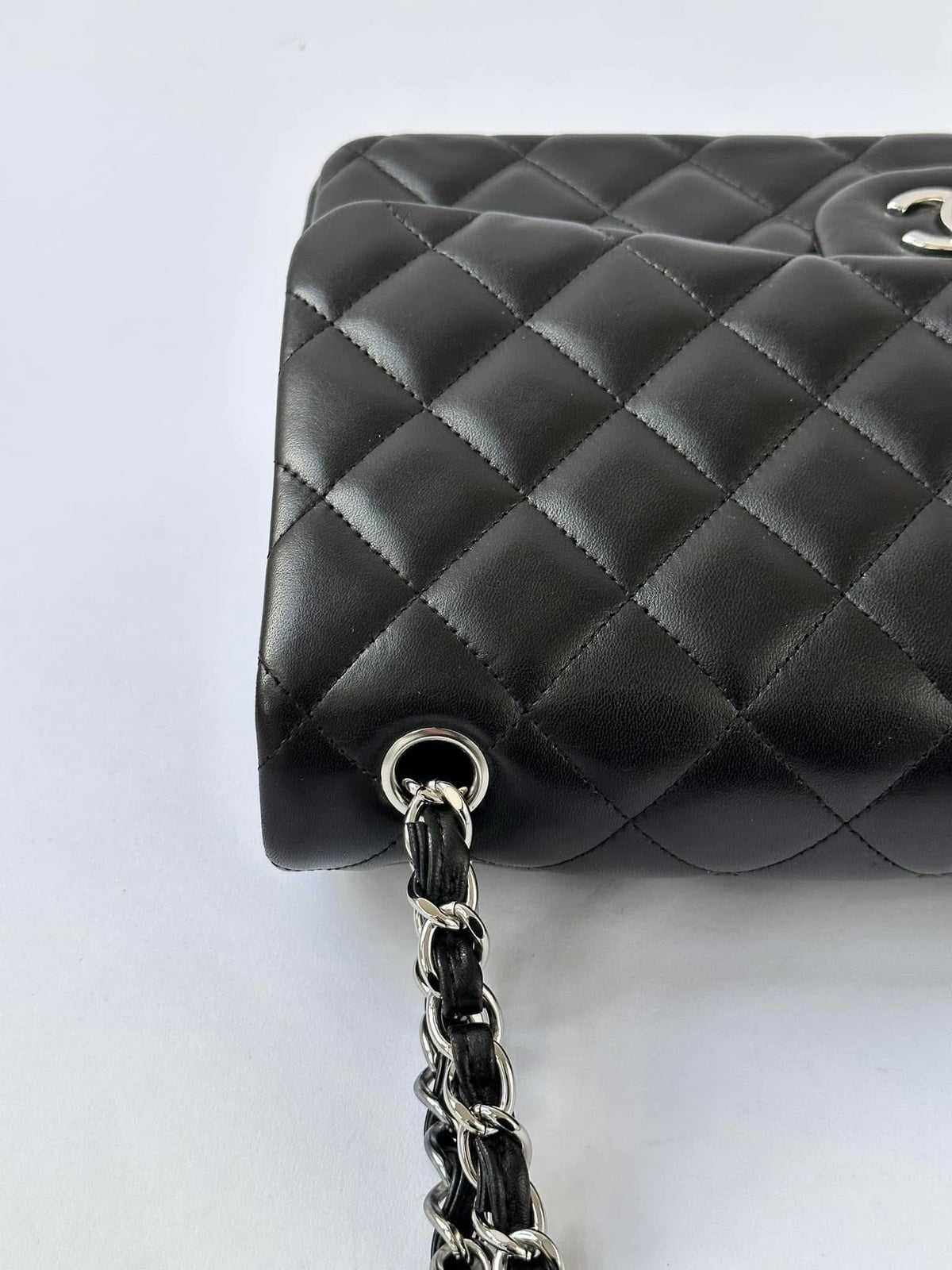 CHANEL Black Jumbo Doubleflap